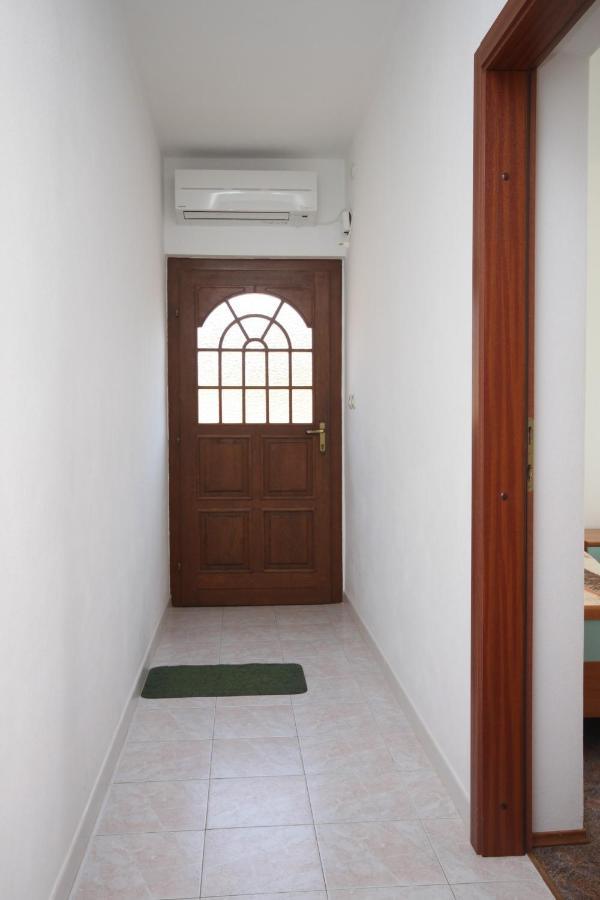 Apartments By The Sea Cove Mulobedanj, Pag - 6275 룬 외부 사진